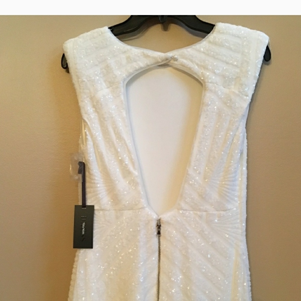 Vera Wang Sequined Back Cutout Gown - Picture 5 of 8